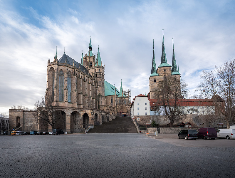 埃尔福特大教堂和圣西弗勒斯教堂的Domplatz广场景观(Severikirche) -埃尔福特，图