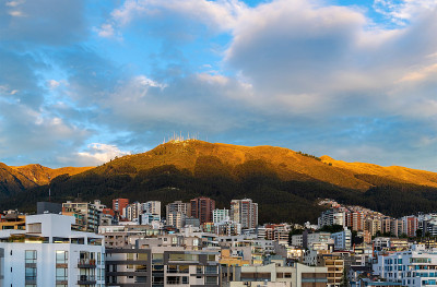 现代基多，厄瓜多尔皮钦查火山