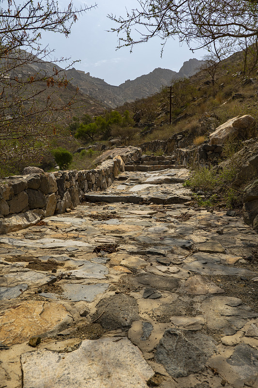 沙特阿拉伯塔伊夫地区的Al Hada Zig Zag公路上的Aljammalah徒步旅行路线