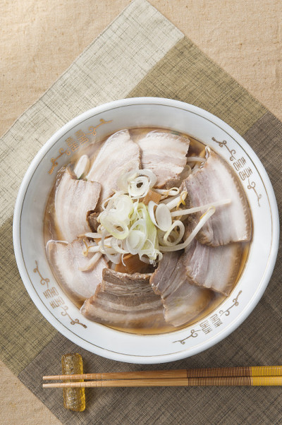 烤猪肉拉面
