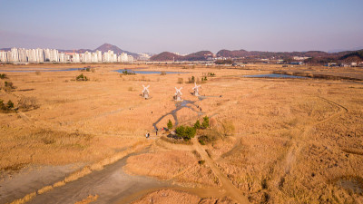 韩国仁川Sorae生态湿地公园鸟瞰图。
