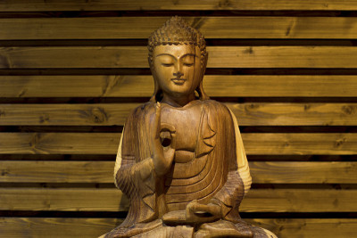 木佛沉思