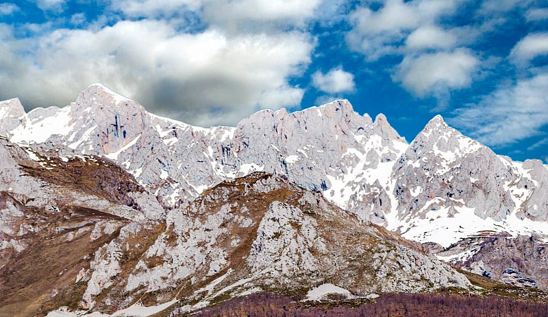 山上的雪