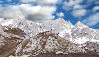 山上的雪