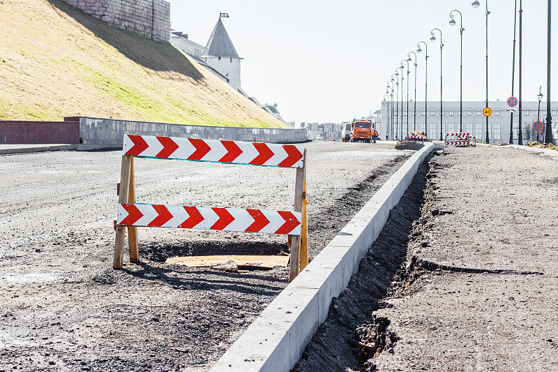 俄罗斯喀山克里姆林宫附近的道路关闭标志