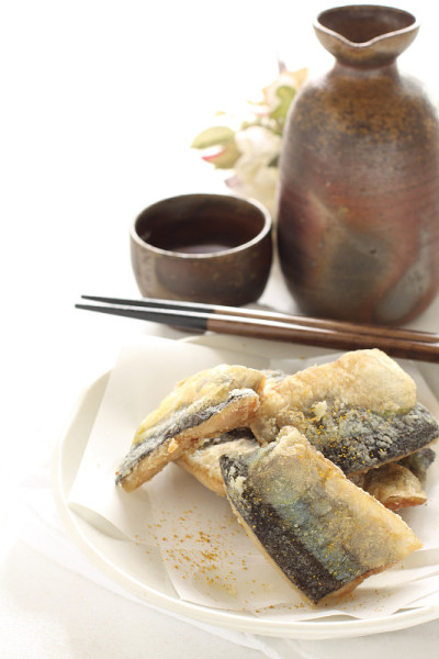 日本清酒和油炸三马