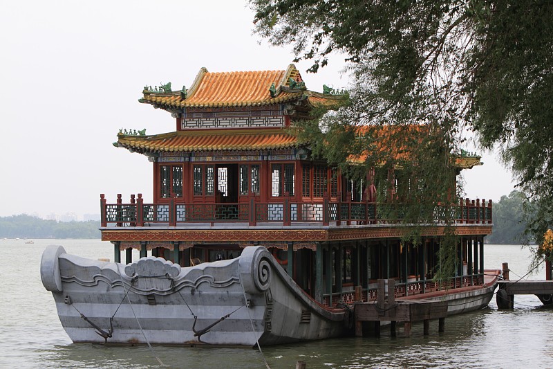 建造在北京夏季宫殿的大理石小船