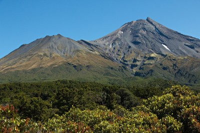 位于新西兰北岛塔拉纳基地区的埃格蒙特国家公园的塔拉纳基山