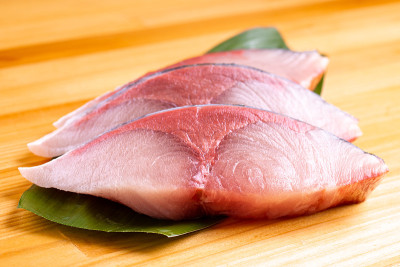 黄鳍角