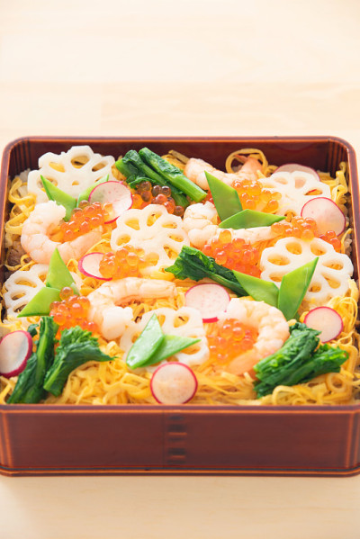 日本料理，五颜六色的Chirashi寿司