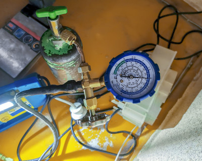 带阀门和压力表的气瓶