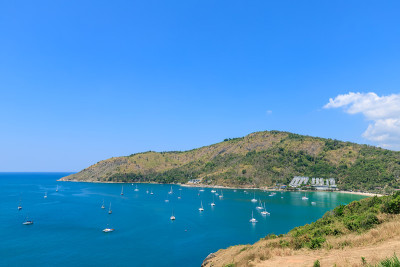 美丽的安达曼海从风车景点附近的蓬贴角，普吉岛，泰国