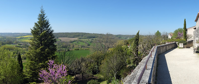 风景如画的旅游景点Pujols村，Lot-et-Garonne，法国。