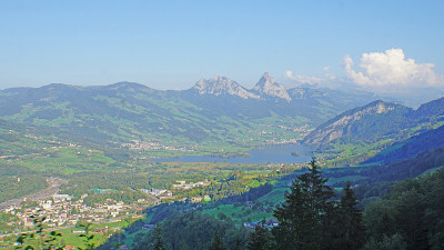 Schwyz阿尔卑斯山的Lauerz湖
Schwyz阿尔卑斯山的Lauerz湖
