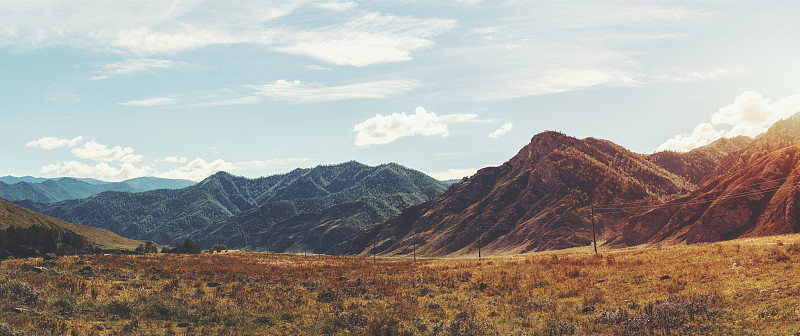 阿勒泰山脉全景景观