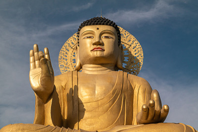 供奉在寺庙里的佛像