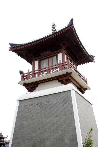 2014年5月10日，中国河北省唐山市兴国寺的钟鼓楼