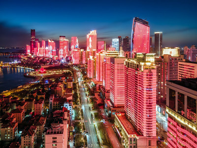 航拍青岛沿海城市夜景