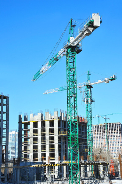 起重机及高层建筑工地
