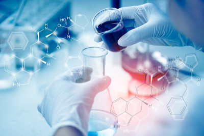 年轻的亚洲科学家是某些实验科学的活动，如混合化学物质或输入数据，以开发药物，食品，对世界上每个人，电