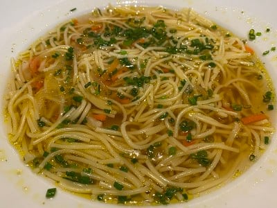 面条汤韭菜胡萝卜牛肉汤