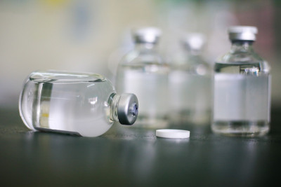 疫苗瓶剂量流感注射药物针筒注射器，医学概念接种疫苗皮下注射治疗疾病护理医院预防免疫疾病疾病婴儿儿童。