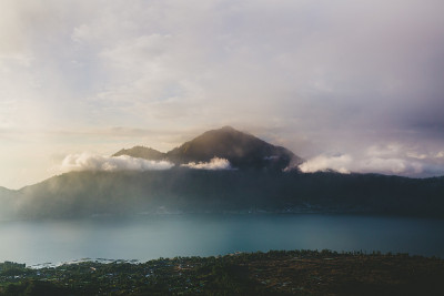 风景印度尼西亚爪哇日出后的默巴布火山景观，印度尼西亚