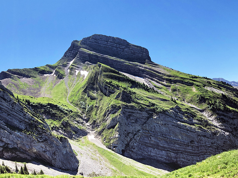 瑞士施维茨州内塔尔的津德伦斯皮茨山(Zindlenspitz Mountain)，位于瓦格达尔河谷(