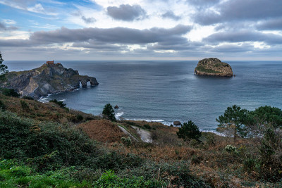 圣胡安de Gaztelugatxe和Aketx (Aquech)岛在大西洋，Bermeo，巴斯克国