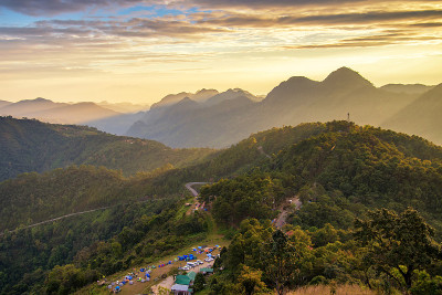 美丽的日落在doi angkhang美丽和受欢迎的山景