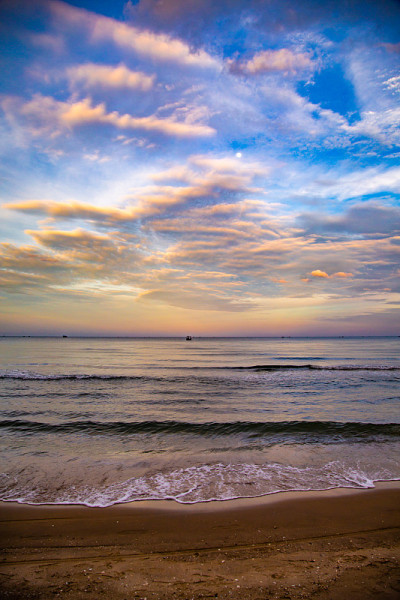 Suan Son Pradipat海滩日落在Prachuap Khiri汗，泰国