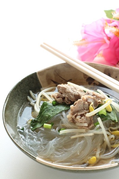 中餐，牛肉蔬菜面条