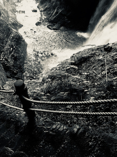 长野县神立崎瀑布的水流