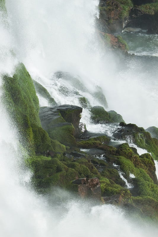 巴西一侧，伊瓜苏瀑布的弗洛里亚诺瀑布。Foz do Iguaçu, Paraná州，巴西