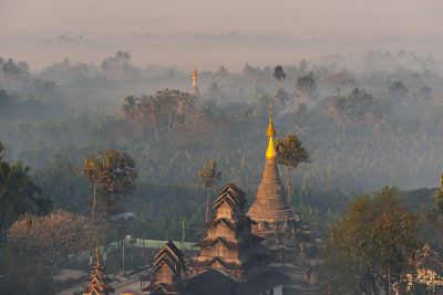 缅甸若开邦Mrauk U古城，美丽的早晨，烟雾缭绕