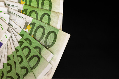 纸钞100欧元现金10张，左侧扇形，复印空间