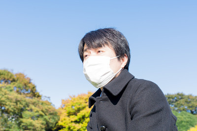 戴着面具的男人心情不好
