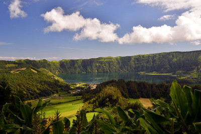 这是拥有火山口的山谷