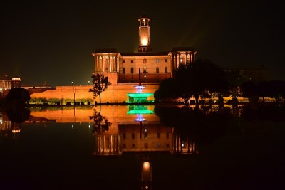 印度德里的Rashtrapati Bhawan五颜六色的夜景，著名的Rashtrapati Bhaw