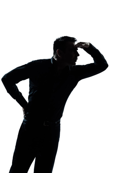 剪影男子肖像向前看手势