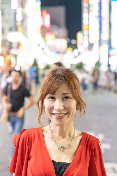 妇女参加了夜间工作俱乐部