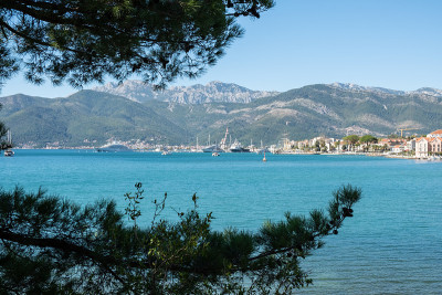 科托尔湾夏日海景全景，黑山