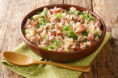 Arroz de Carreteiro烤牛肉配米饭或巴西wagoner Rice。水平
