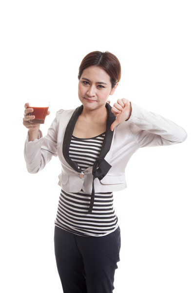 亚洲女人讨厌番茄汁。