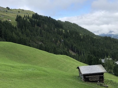 在瑞士阿尔卑斯山的一个偏僻的小屋