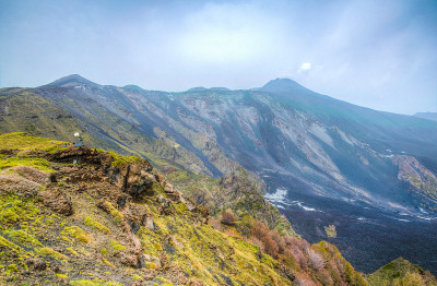 位于意大利西西里岛的埃特纳山的峡谷