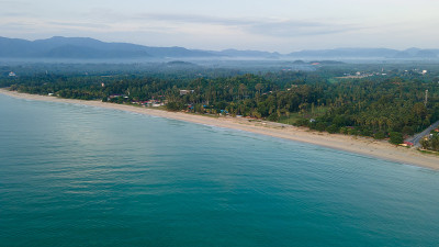 鸟瞰图Kho Khao海滩在Khanom区，Nakhon Si tham马拉，泰国