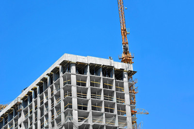 起重机及高层建筑工地