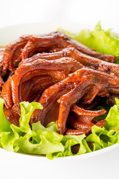 炖鸭蹄，中国菜。