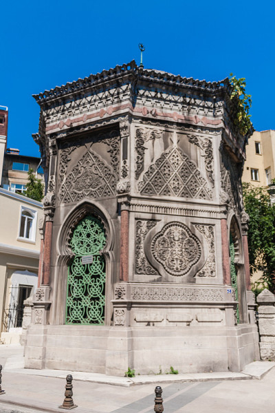 Keçecizade Fuat Paşa陵墓附近的同名清真寺，苏丹艾哈迈德区，伊斯坦布尔